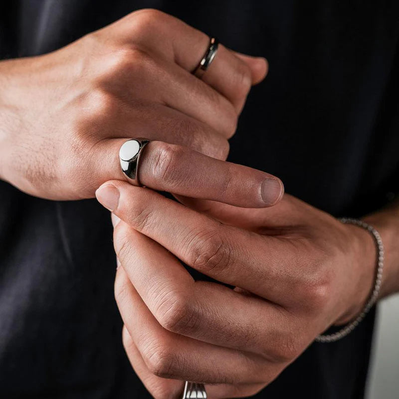ROUND SIGNET RING